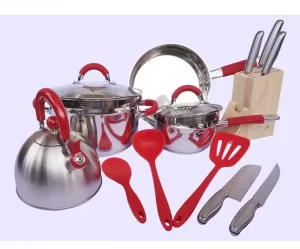 Cookware distributor cookware with strainer lids
